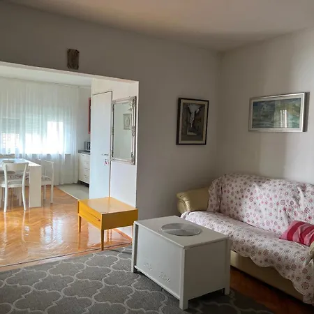 Apartament Fjaka